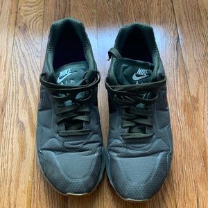 Nike Air Zoom Pegasus 92 athletic shoe, green, EUC